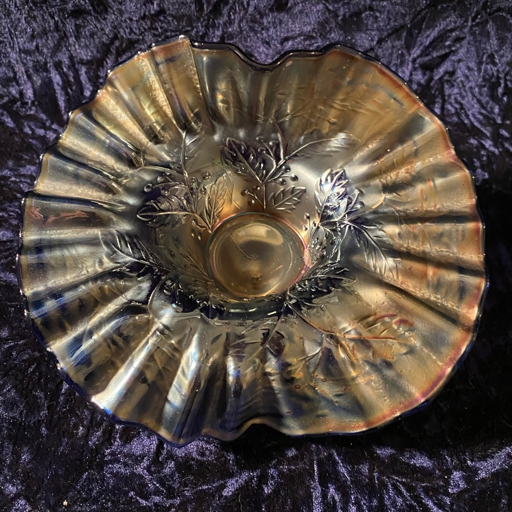 Antique Dugan Holly & Berry Carnival Glass Crimped Bowl Beautiful